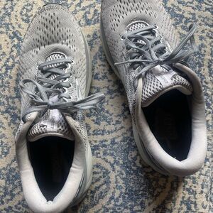 Brooks Ghost 11 Women's Gray Athletic Shoes size 11.5 women’s